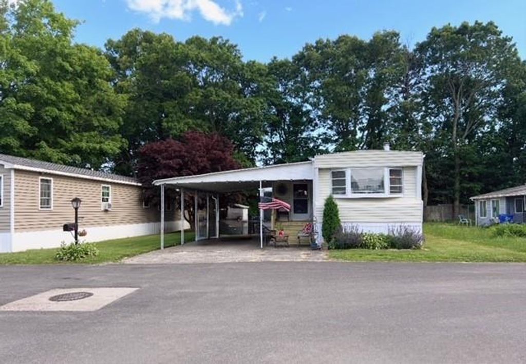 42 Ticonderoga Drive, Bohemia, NY 11716