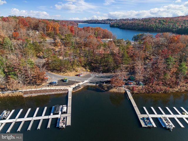 700 MASTERS DR, Cross Junction, VA 22625