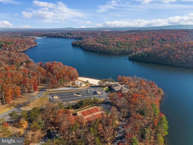700 MASTERS DR, Cross Junction, VA 22625