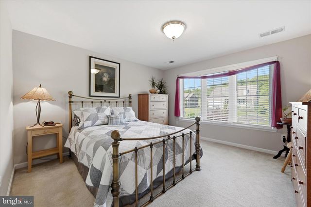 700 MASTERS DR, Cross Junction, VA 22625