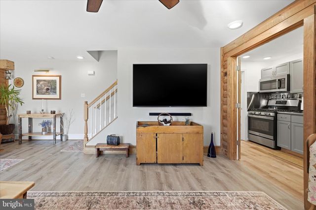 700 MASTERS DR, Cross Junction, VA 22625