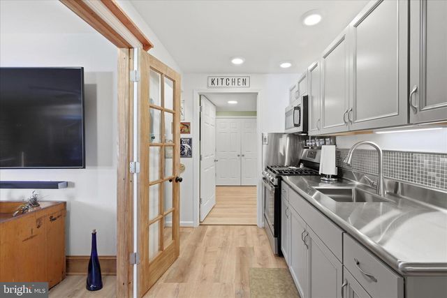 700 MASTERS DR, Cross Junction, VA 22625
