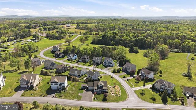 700 MASTERS DR, Cross Junction, VA 22625