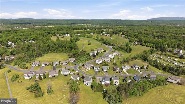 700 MASTERS DR, Cross Junction, VA 22625