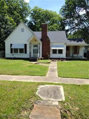 122 N Logan Street, Charleston, AR 72933