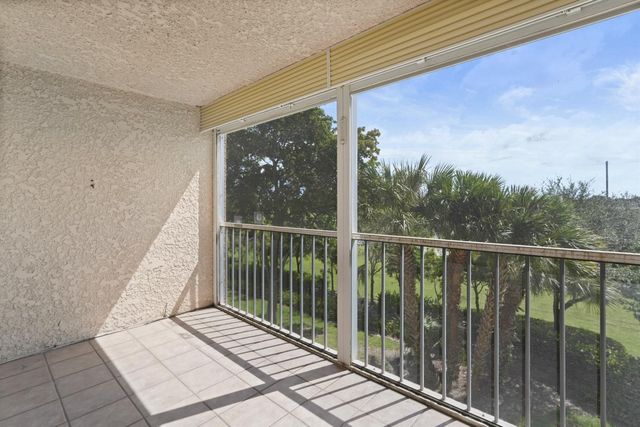 4550 NW 18th Avenue 301, Deerfield Beach, FL 33064