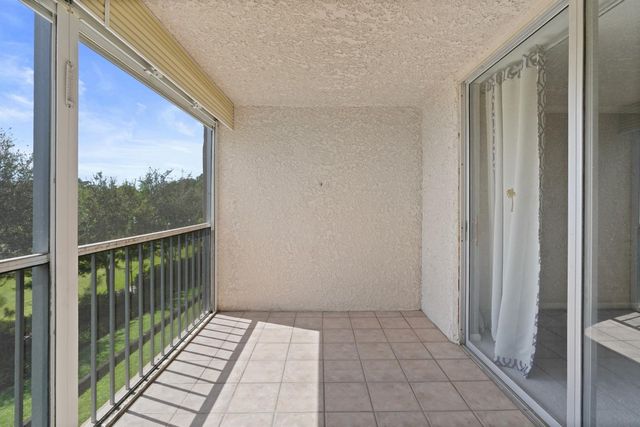 4550 NW 18th Avenue 301, Deerfield Beach, FL 33064
