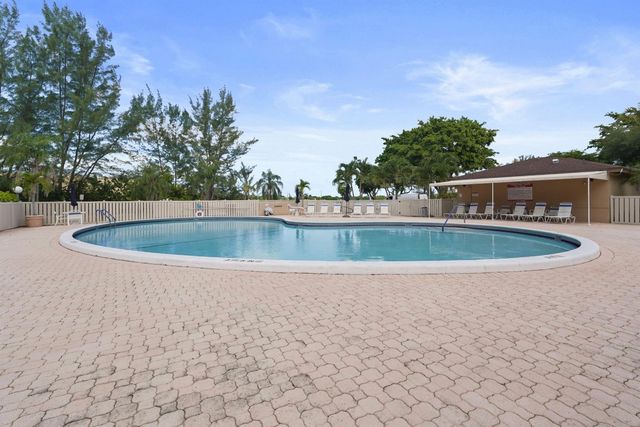 4550 NW 18th Avenue 301, Deerfield Beach, FL 33064