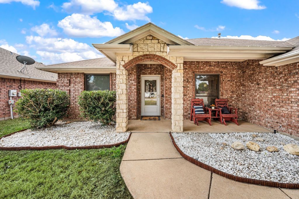 725 Big Willow Drive, Saginaw, TX 76179 — photo 2