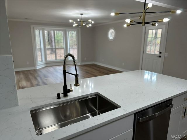 616 7th NW, Reform, AL 35481