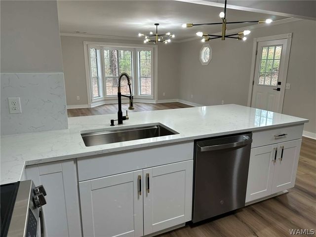 616 7th NW, Reform, AL 35481