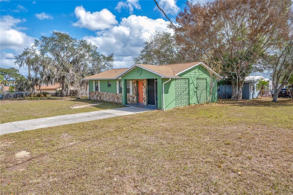 Image 19 of property listing at 1011 LUCERNE DRIVE, Sebring, FL 33870