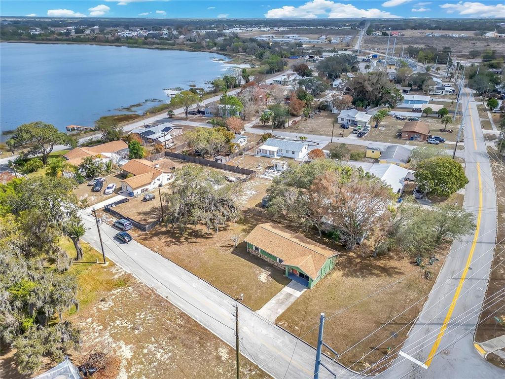 Image 27 of property listing at 1011 LUCERNE DRIVE, Sebring, FL 33870