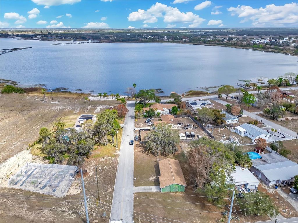 Image 28 of property listing at 1011 LUCERNE DRIVE, Sebring, FL 33870