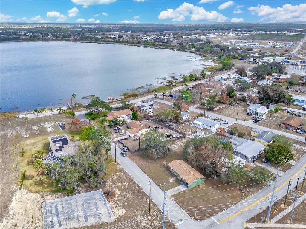 Image 29 of property listing at 1011 LUCERNE DRIVE, Sebring, FL 33870