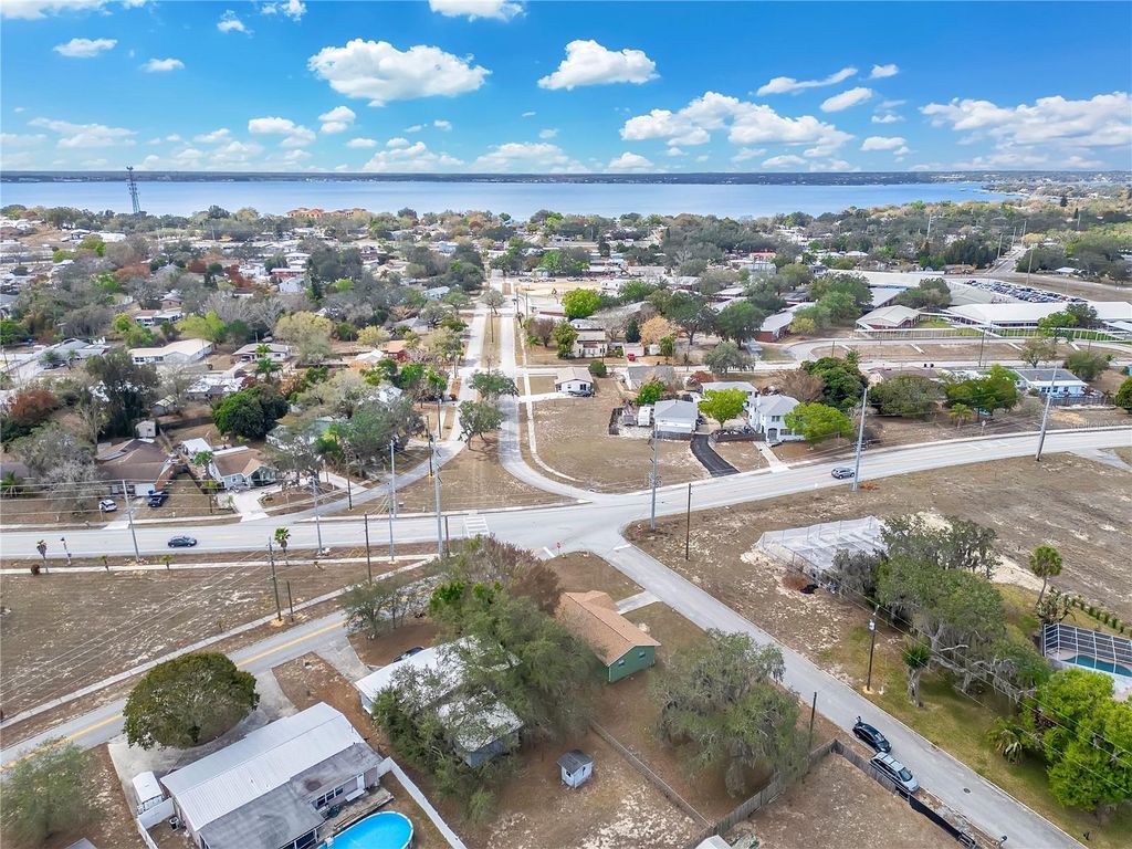 Image 33 of property listing at 1011 LUCERNE DRIVE, Sebring, FL 33870