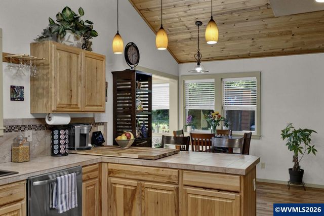 23830 Old Peak Rd, Philomath, OR 97370