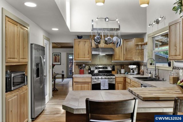 23830 Old Peak Rd, Philomath, OR 97370