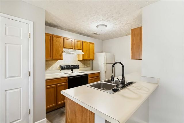 5559 Strathmoor Manor Circle, Lithonia, GA 30058