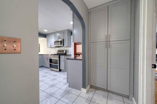 193 Vincent Rd, Dedham, MA 02026