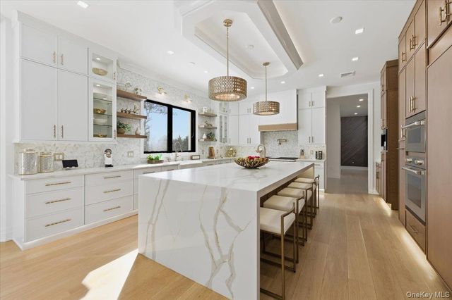 26 Saint Andrews Court, Old Westbury, NY 11568