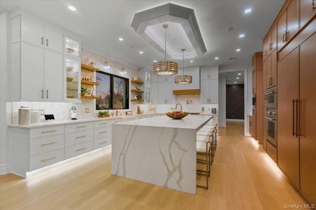 26 Saint Andrews Court, Old Westbury, NY 11568