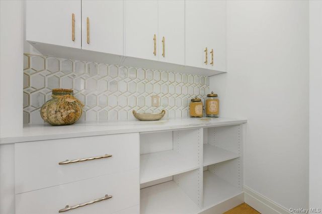 26 Saint Andrews Court, Old Westbury, NY 11568