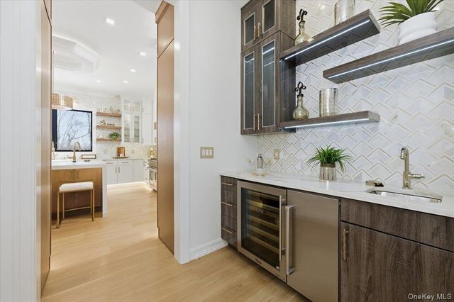 26 Saint Andrews Court, Old Westbury, NY 11568