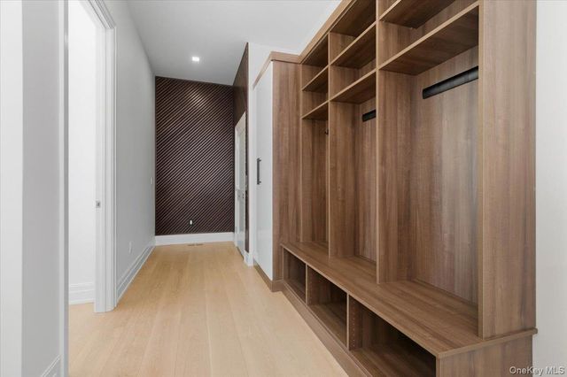 26 Saint Andrews Court, Old Westbury, NY 11568