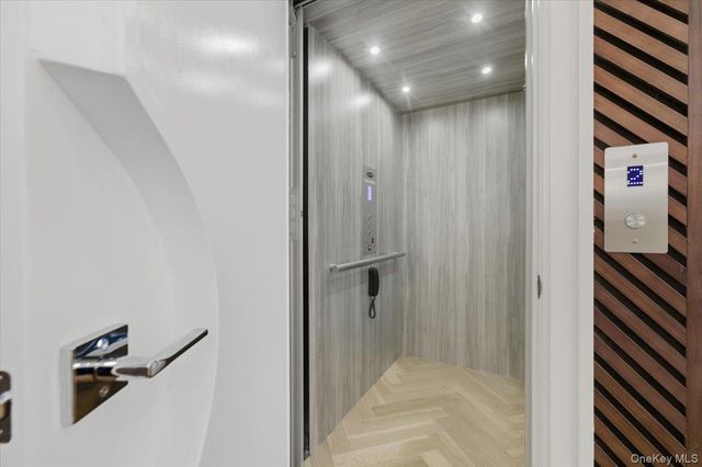 26 Saint Andrews Court, Old Westbury, NY 11568