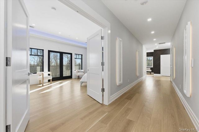 26 Saint Andrews Court, Old Westbury, NY 11568