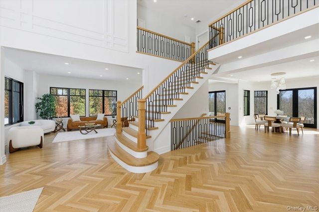 26 Saint Andrews Court, Old Westbury, NY 11568