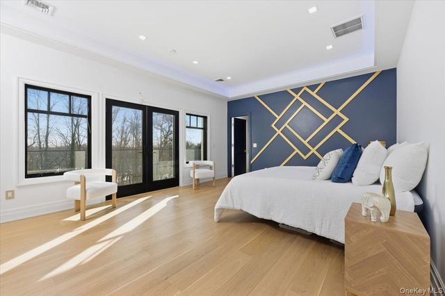 26 Saint Andrews Court, Old Westbury, NY 11568