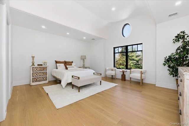 26 Saint Andrews Court, Old Westbury, NY 11568