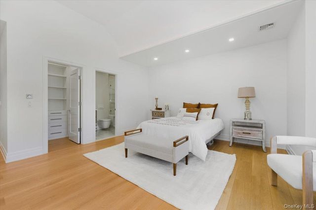 26 Saint Andrews Court, Old Westbury, NY 11568