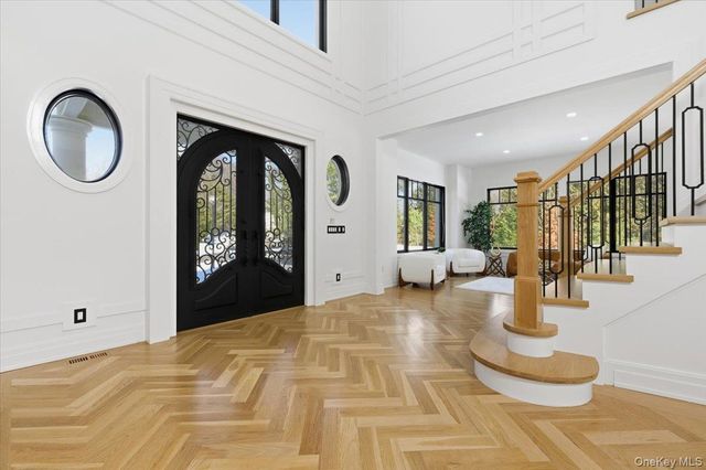 26 Saint Andrews Court, Old Westbury, NY 11568