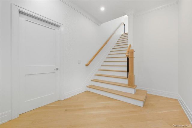 26 Saint Andrews Court, Old Westbury, NY 11568