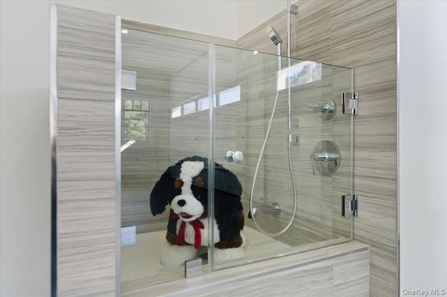 26 Saint Andrews Court, Old Westbury, NY 11568