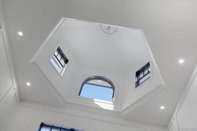 26 Saint Andrews Court, Old Westbury, NY 11568