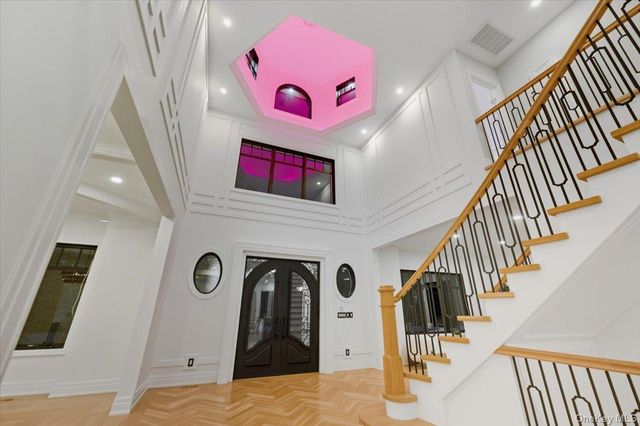 26 Saint Andrews Court, Old Westbury, NY 11568