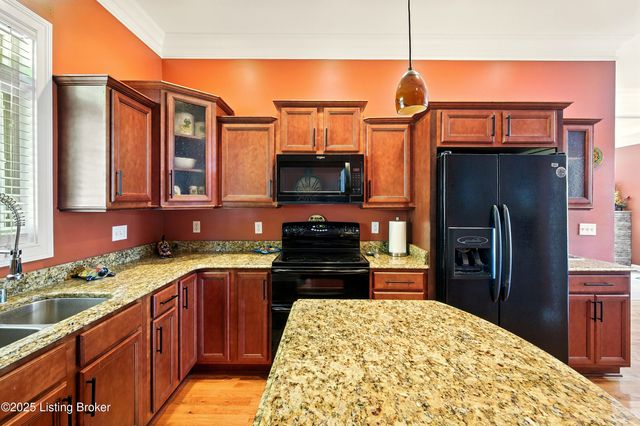 348 Lakeshore Dr, Leitchfield, KY 42754