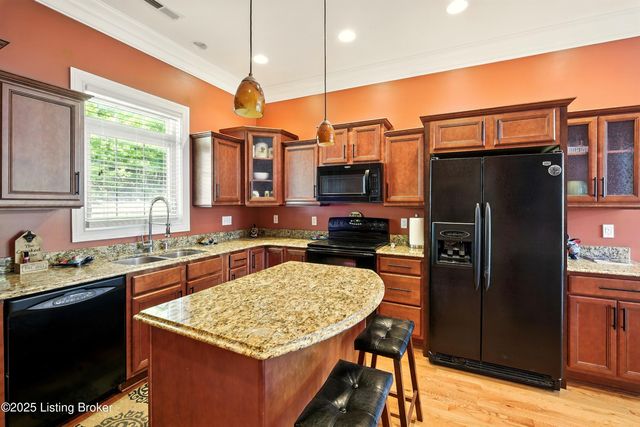 348 Lakeshore Dr, Leitchfield, KY 42754