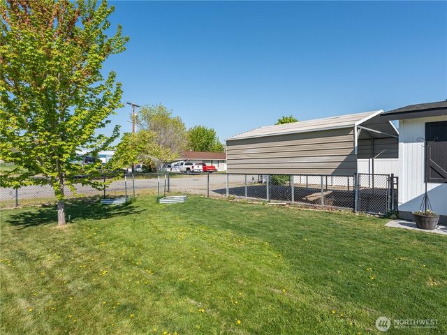 105 3rd Street SW, Rock Island, WA 98850
