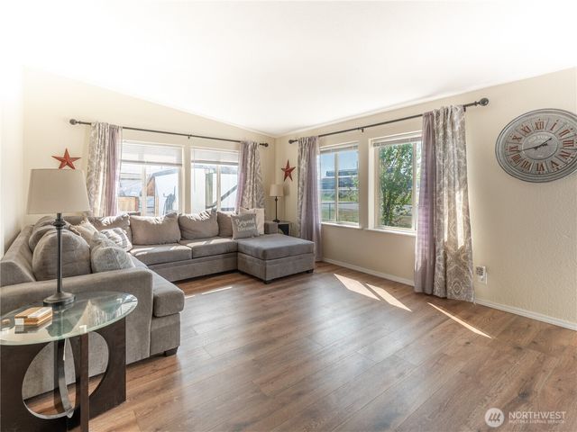 105 3rd Street SW, Rock Island, WA 98850