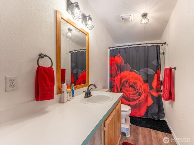 105 3rd Street SW, Rock Island, WA 98850