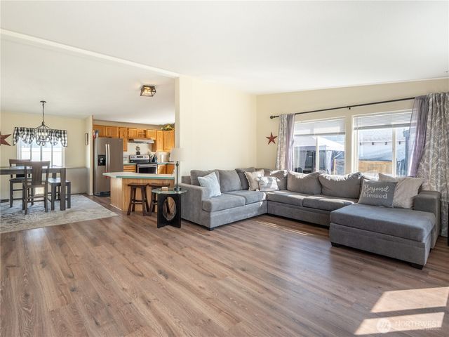 105 3rd Street SW, Rock Island, WA 98850