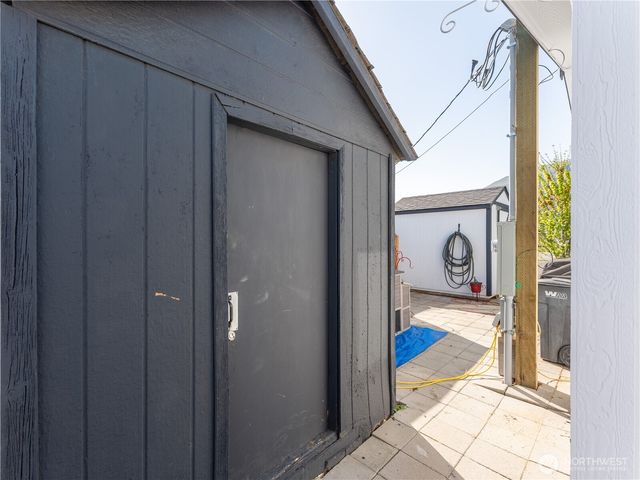 105 3rd Street SW, Rock Island, WA 98850