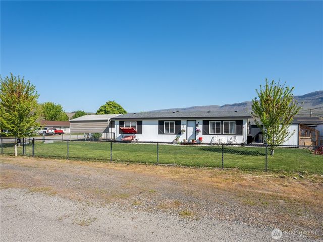 105 3rd Street SW, Rock Island, WA 98850