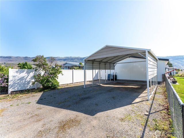 105 3rd Street SW, Rock Island, WA 98850