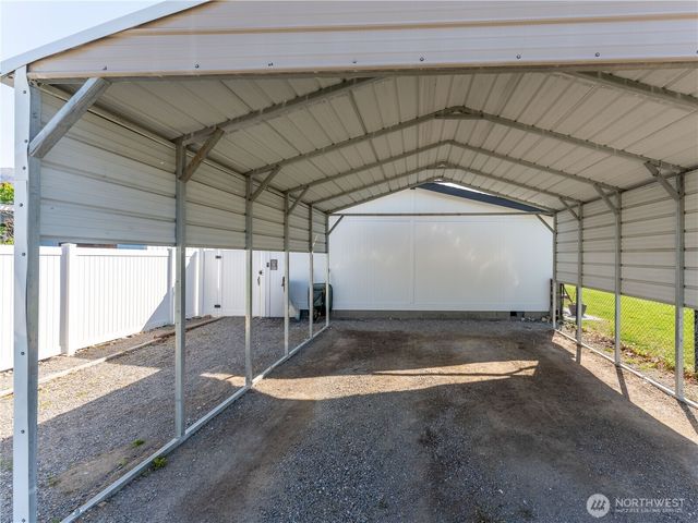 105 3rd Street SW, Rock Island, WA 98850